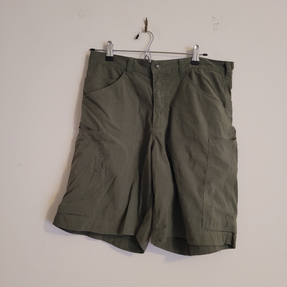 Vintage Patagonia Men's Shorts Green 9" Deep Pockets